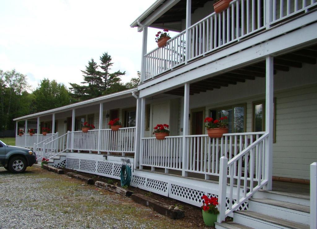 Bay Leaf Cottages & Bistro Lincolnville Exterior photo