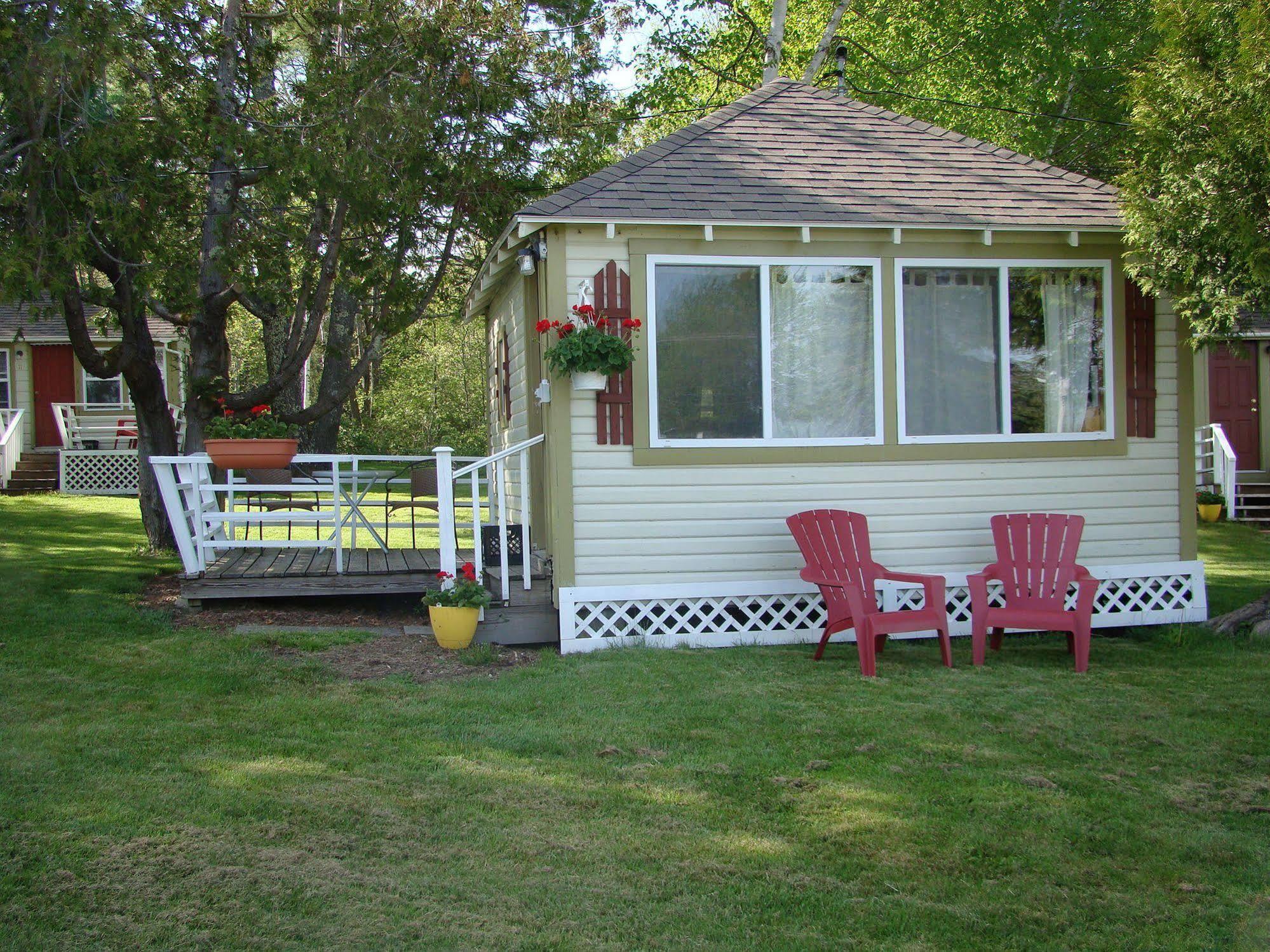 Bay Leaf Cottages & Bistro Lincolnville Exterior photo