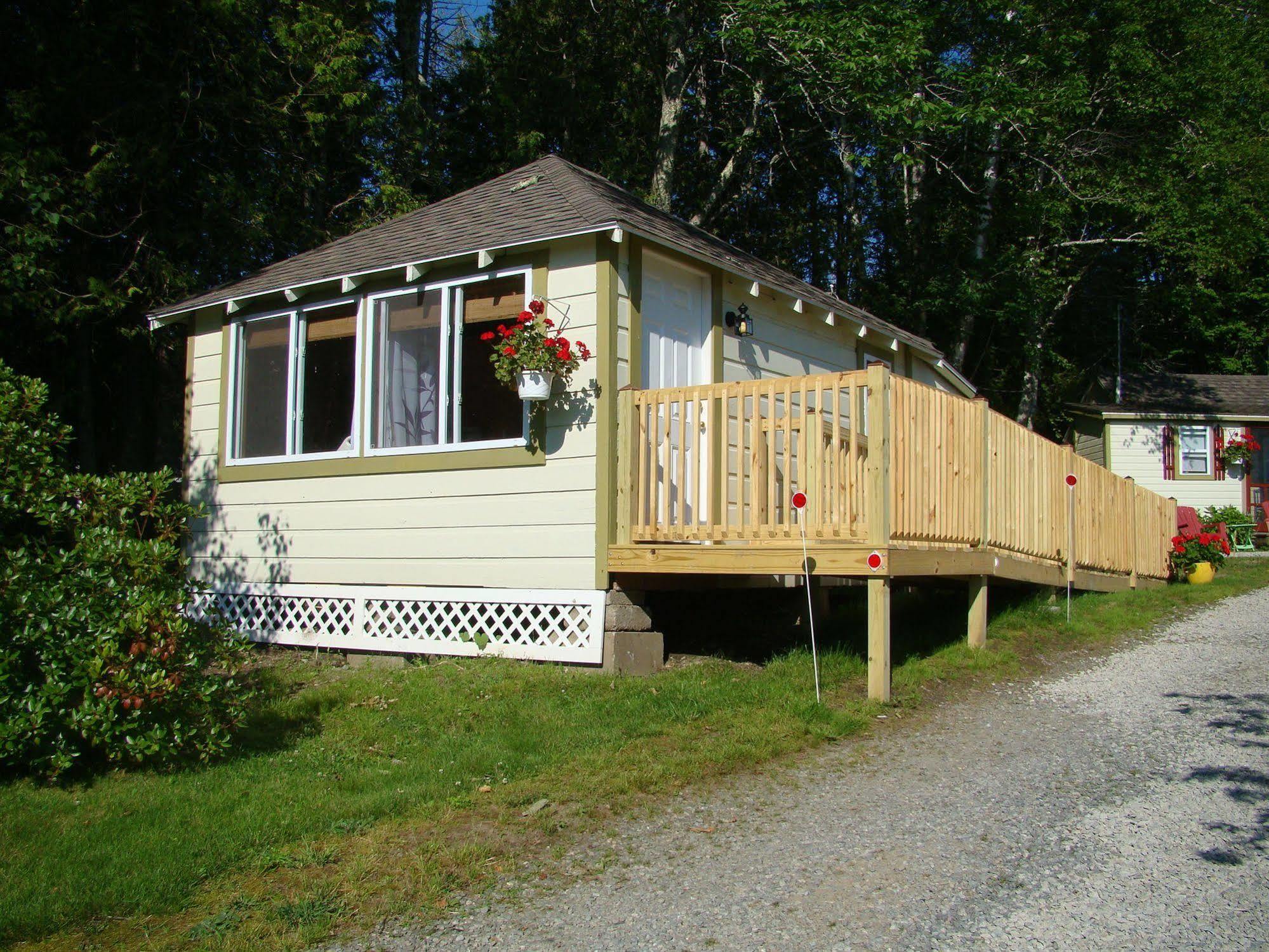 Bay Leaf Cottages & Bistro Lincolnville Exterior photo